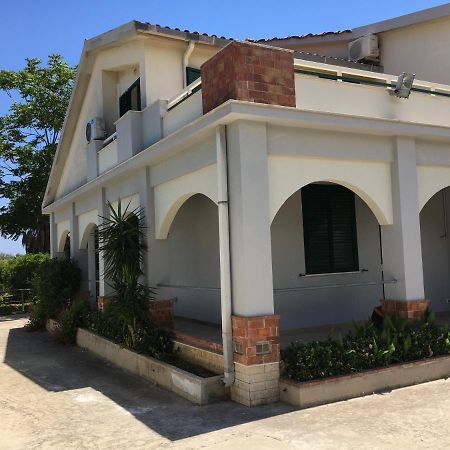 Villa Del Falso Pepe Avola Luaran gambar