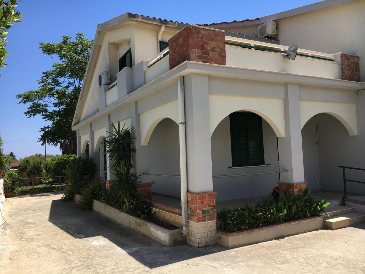 Villa Del Falso Pepe Avola Luaran gambar