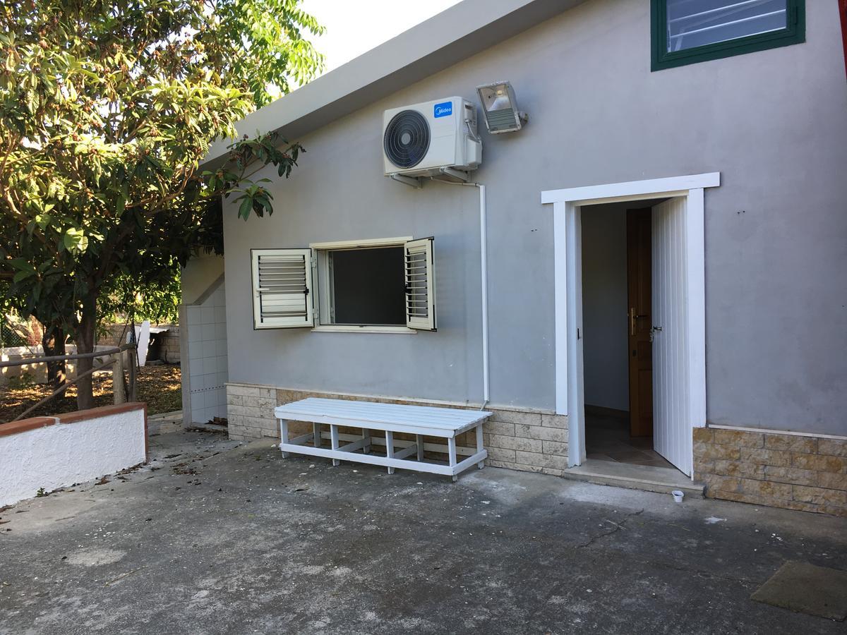 Villa Del Falso Pepe Avola Luaran gambar