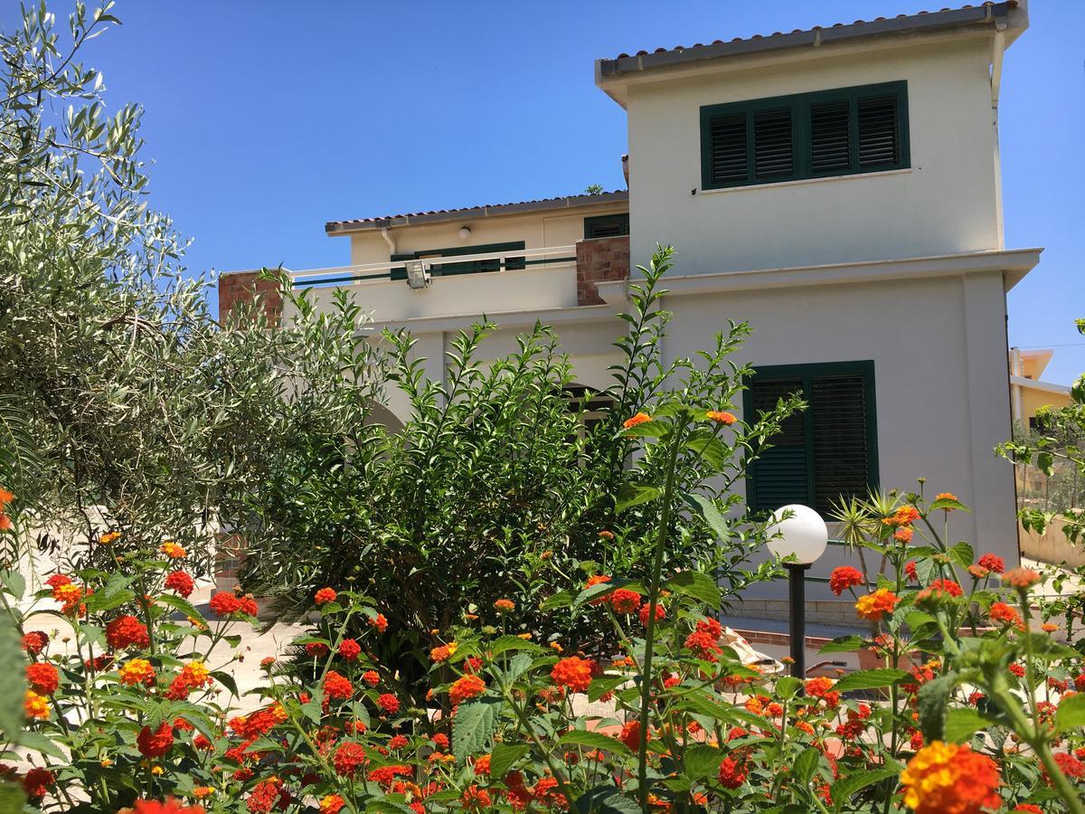 Villa Del Falso Pepe Avola Luaran gambar