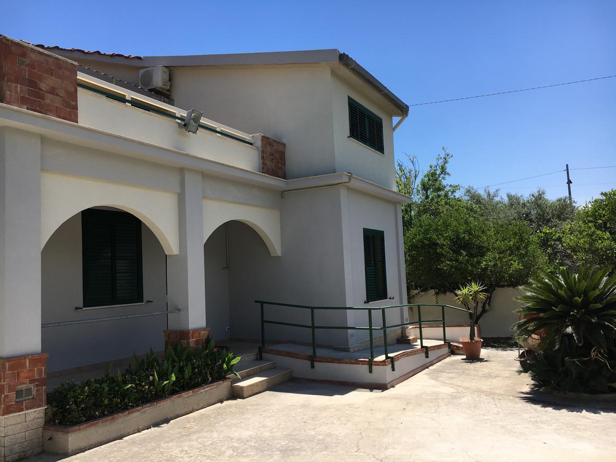Villa Del Falso Pepe Avola Luaran gambar