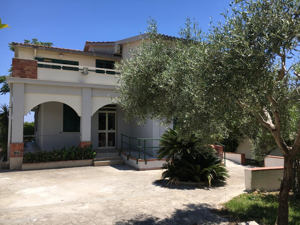 Villa Del Falso Pepe Avola Luaran gambar