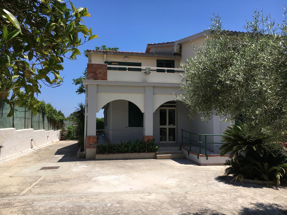 Villa Del Falso Pepe Avola Luaran gambar