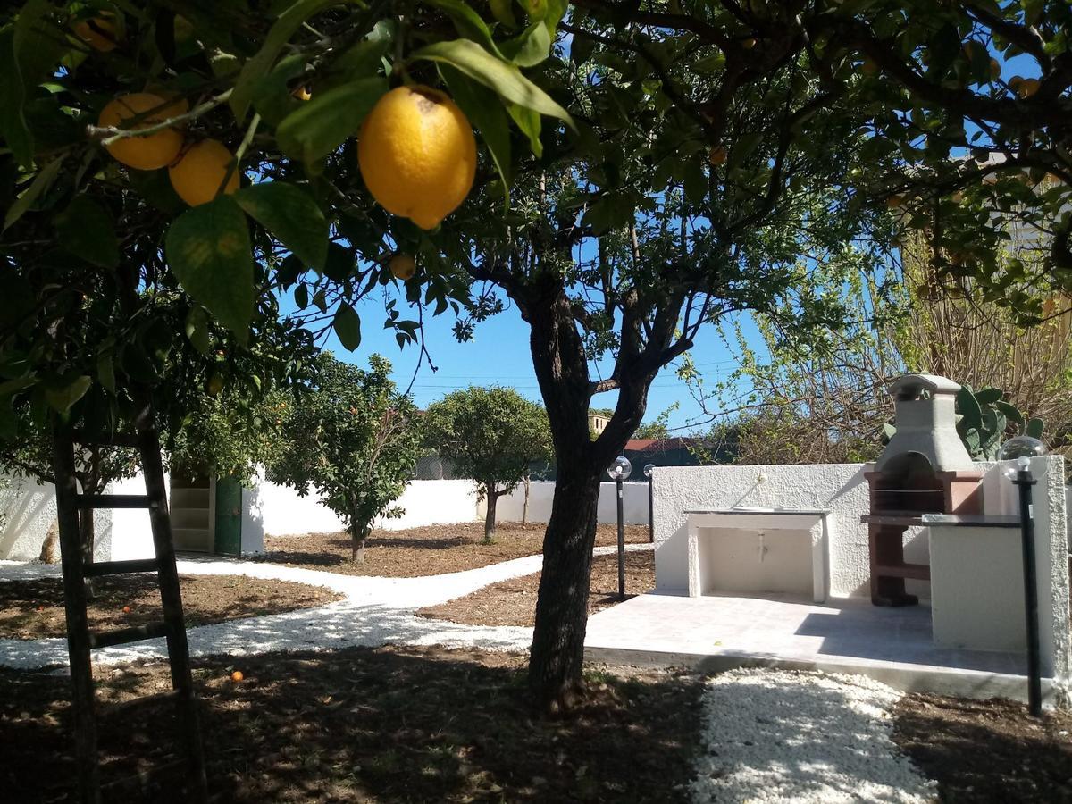 Villa Del Falso Pepe Avola Luaran gambar