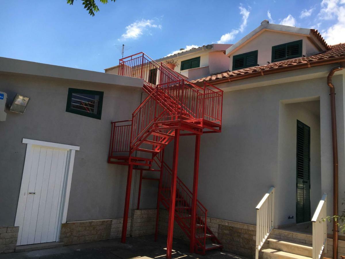 Villa Del Falso Pepe Avola Luaran gambar